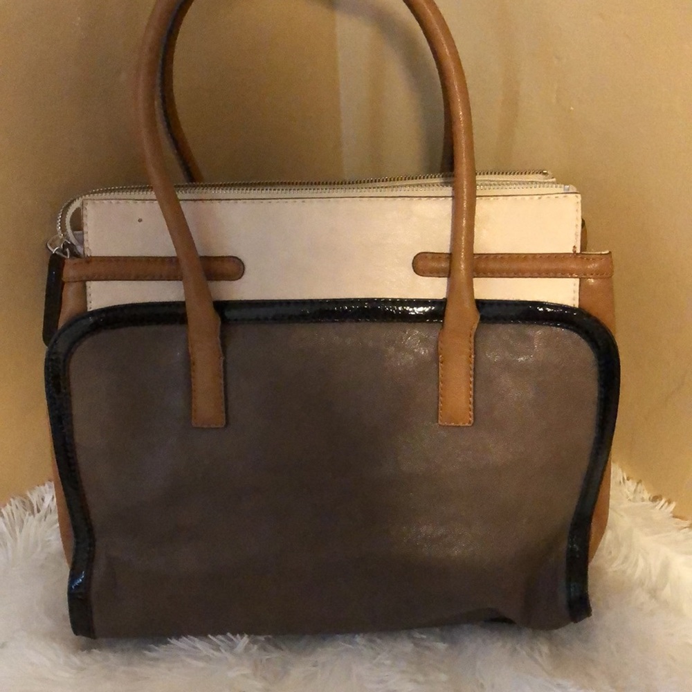 🌹SOLD🌹GUESS Purse - Picture 4 of 6